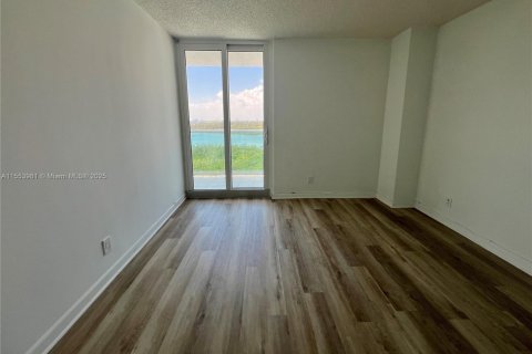 Condo in Sunny Isles Beach, Florida, 2 bedrooms  № 1864952 - photo 19