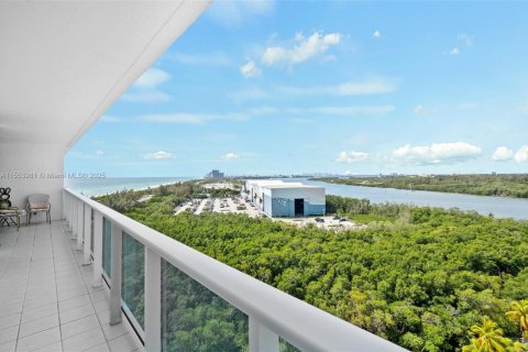 Condo in Sunny Isles Beach, Florida, 2 bedrooms  № 1864952 - photo 29