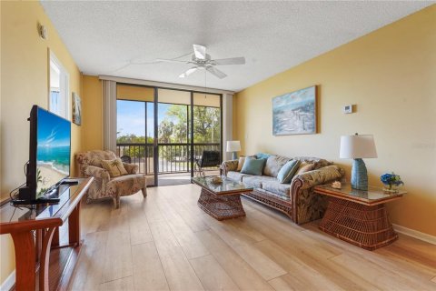 Condo in Port Charlotte, Florida, 2 bedrooms  № 1450004 - photo 4