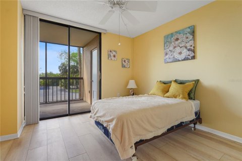 Condo in Port Charlotte, Florida, 2 bedrooms  № 1450004 - photo 17