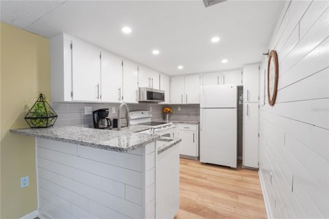 Condo in Port Charlotte, Florida, 2 bedrooms  № 1450004 - photo 8