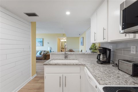 Condo in Port Charlotte, Florida, 2 bedrooms  № 1450004 - photo 10