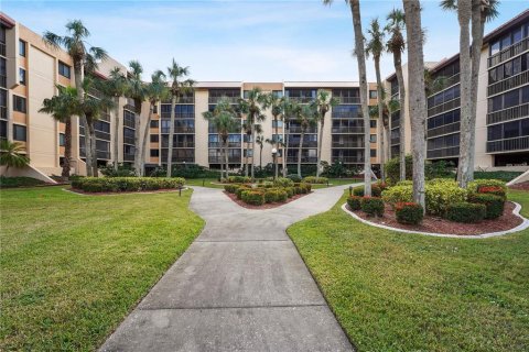 Condo in Port Charlotte, Florida, 2 bedrooms  № 1450004 - photo 2