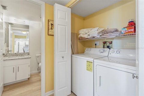 Condo in Port Charlotte, Florida, 2 bedrooms  № 1450004 - photo 20