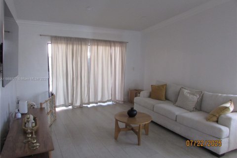 Townhouse in Miami, Florida 3 bedrooms, 109.44 sq.m. № 1897396 - photo 10