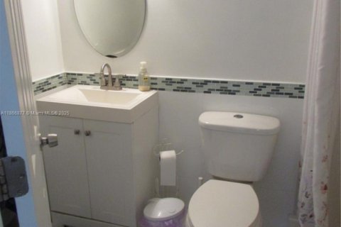 Townhouse in Miami, Florida 3 bedrooms, 109.44 sq.m. № 1897396 - photo 12