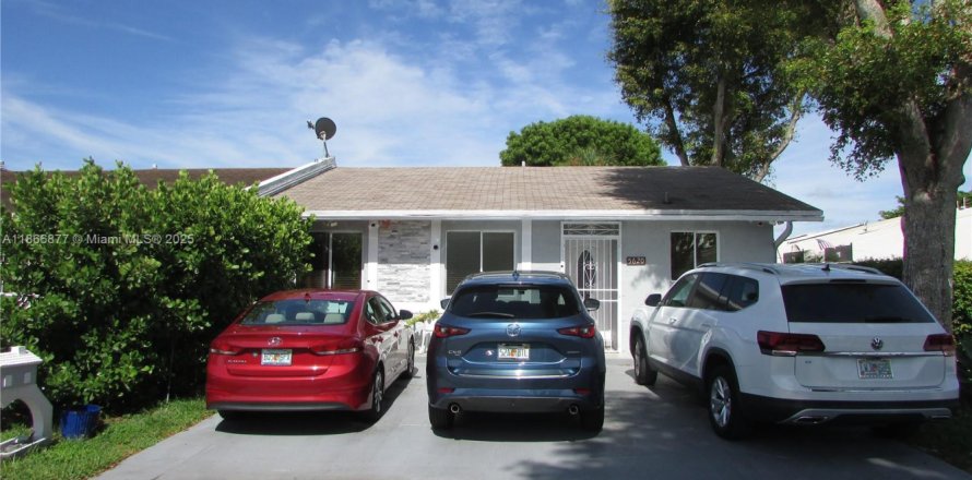 Townhouse in Miami, Florida 3 bedrooms, 109.44 sq.m. № 1897396