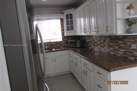 Townhouse in Miami, Florida 3 bedrooms, 109.44 sq.m. № 1897396 - photo 8