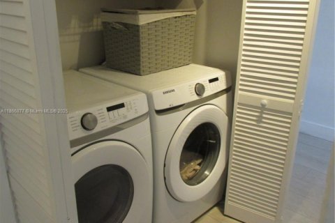 Townhouse in Miami, Florida 3 bedrooms, 109.44 sq.m. № 1897396 - photo 5