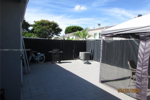 Townhouse in Miami, Florida 3 bedrooms, 109.44 sq.m. № 1897396 - photo 4