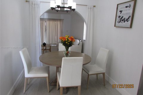 Townhouse in Miami, Florida 3 bedrooms, 109.44 sq.m. № 1897396 - photo 9