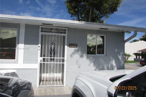 Townhouse in Miami, Florida 3 bedrooms, 109.44 sq.m. № 1897396 - photo 6