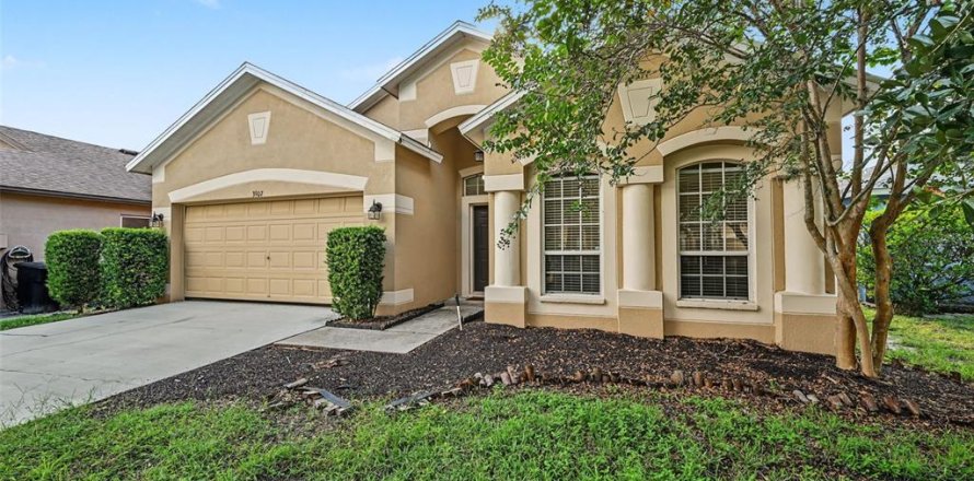 Casa en Land O' Lakes, Florida 3 dormitorios, 191.38 m2 № 2386033