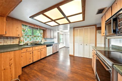 House in Altamonte Springs, Florida 3 bedrooms, 179.58 sq.m. № 1877380 - photo 11