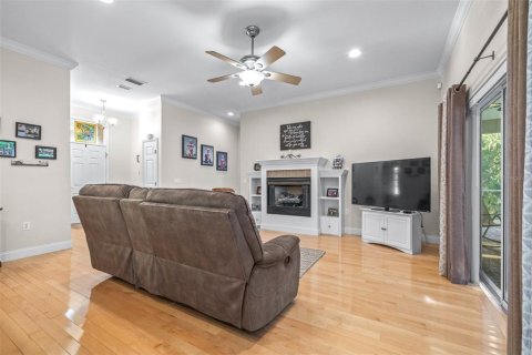 House in Winter Haven, Florida 5 bedrooms, 343.18 sq.m. № 2337318 - photo 21