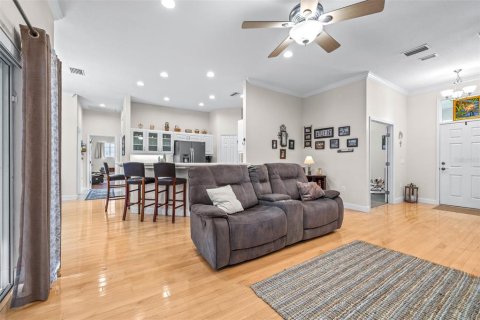 House in Winter Haven, Florida 5 bedrooms, 343.18 sq.m. № 2337318 - photo 22