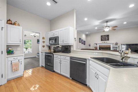 House in Winter Haven, Florida 5 bedrooms, 343.18 sq.m. № 2337318 - photo 30