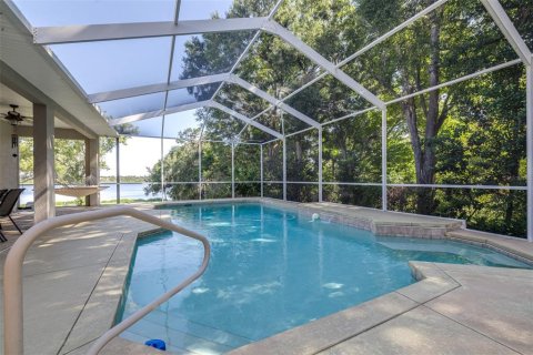 House in Winter Haven, Florida 5 bedrooms, 343.18 sq.m. № 2337318 - photo 5