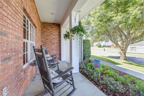 House in Winter Haven, Florida 5 bedrooms, 343.18 sq.m. № 2337318 - photo 19