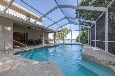House in Winter Haven, Florida 5 bedrooms, 343.18 sq.m. № 2337318 - photo 6