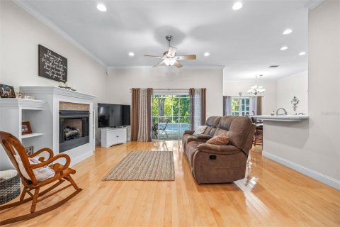 House in Winter Haven, Florida 5 bedrooms, 343.18 sq.m. № 2337318 - photo 25