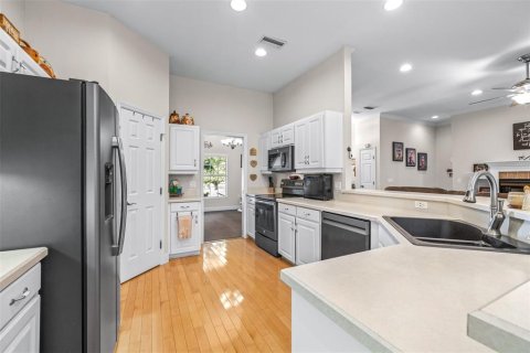 House in Winter Haven, Florida 5 bedrooms, 343.18 sq.m. № 2337318 - photo 29