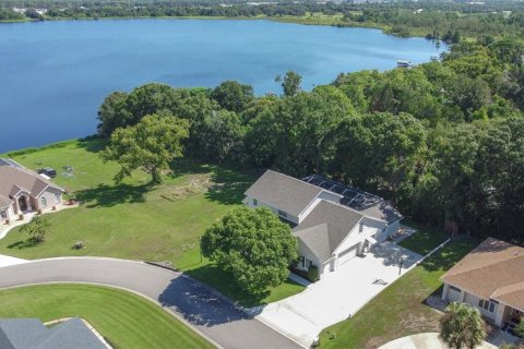 House in Winter Haven, Florida 5 bedrooms, 343.18 sq.m. № 2337318 - photo 3