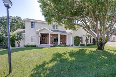 House in Winter Haven, Florida 5 bedrooms, 343.18 sq.m. № 2337318 - photo 7