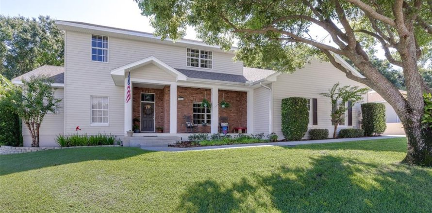 House in Winter Haven, Florida 5 bedrooms, 343.18 sq.m. № 2337318