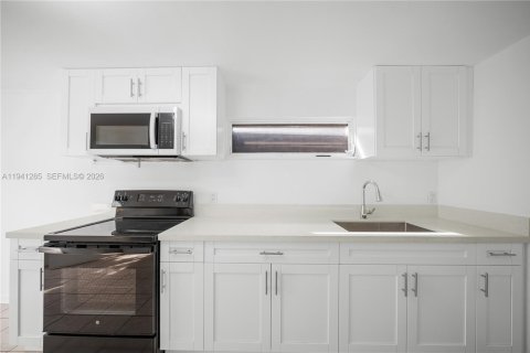 Propiedad comercial en alquiler en Cutler Bay, Florida, 1 dormitorio, 172.43 m2 № 1998551 - foto 3