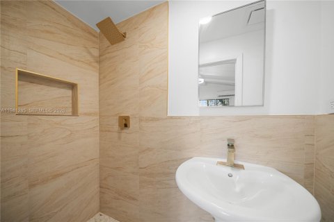 Propiedad comercial en alquiler en Cutler Bay, Florida, 1 dormitorio, 172.43 m2 № 1998551 - foto 14