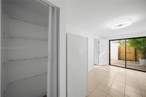 Propiedad comercial en alquiler en Cutler Bay, Florida, 1 dormitorio, 172.43 m2 № 1998551 - foto 8