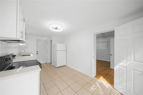 Propiedad comercial en alquiler en Cutler Bay, Florida, 1 dormitorio, 172.43 m2 № 1998551 - foto 7