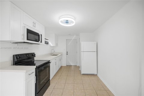 Propiedad comercial en alquiler en Cutler Bay, Florida, 1 dormitorio, 172.43 m2 № 1998551 - foto 5