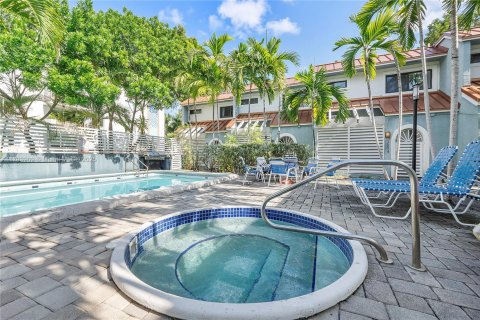 Condo in Miami, Florida, 2 bedrooms  № 1726839 - photo 16