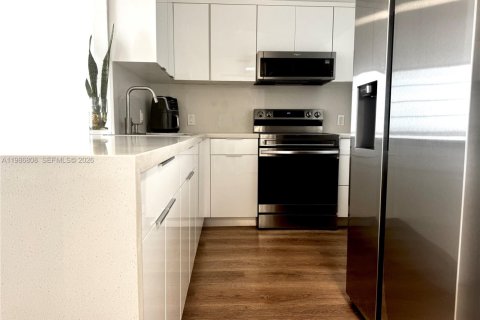 Copropriété à vendre à North Miami, Floride: 1 chambre, 79.43 m2 № 2176282 - photo 2