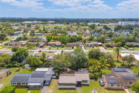Купить виллу или дом в Майами-Гарденс, Флорида 3 спальни, 110.55м2, № 2060564 - фото 28