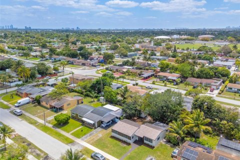 Купить виллу или дом в Майами-Гарденс, Флорида 3 спальни, 110.55м2, № 2060564 - фото 30