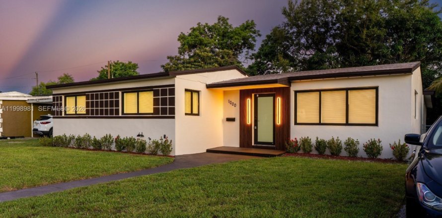 Дом в Майами-Гарденс, Флорида 3 спальни, 110.55м2 № 2060564