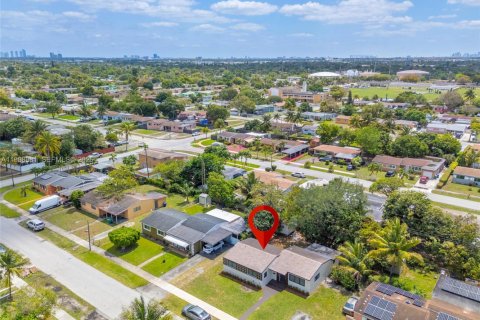 Купить виллу или дом в Майами-Гарденс, Флорида 3 спальни, 110.55м2, № 2060564 - фото 29