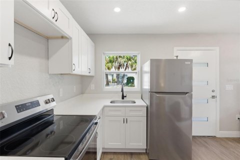 Propiedad comercial en venta en Madeira Beach, Florida, 199.28 m2 № 2406466 - foto 11