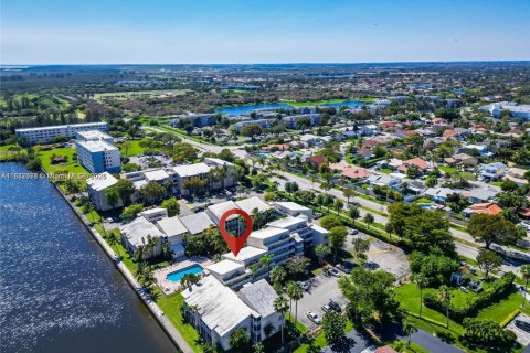 Condo in Cutler Bay, Florida, 2 bedrooms  № 1935907 - photo 19