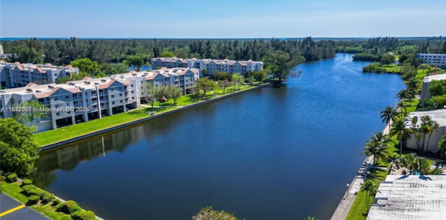 Condominio en Cutler Bay, Florida, 2 dormitorios № 1935907