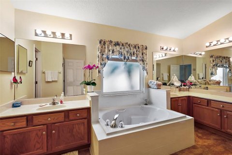 House in Leesburg, Florida 3 bedrooms, 258.27 sq.m. № 1547992 - photo 22