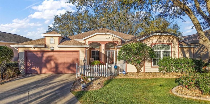 House in Leesburg, Florida 3 bedrooms, 258.27 sq.m. № 1547992