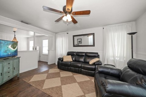 House in Largo, Florida 3 bedrooms, 110.37 sq.m. № 1679774 - photo 5