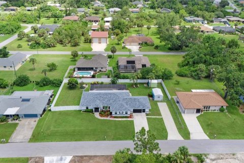 House in Port Charlotte, Florida 3 bedrooms, 186.18 sq.m. № 1885532 - photo 6