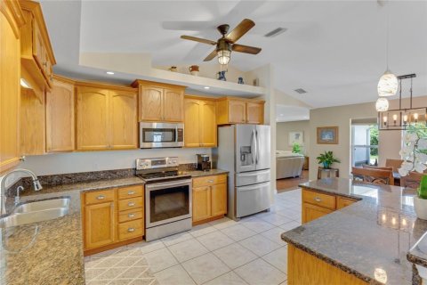 House in Port Charlotte, Florida 3 bedrooms, 186.18 sq.m. № 1885532 - photo 13