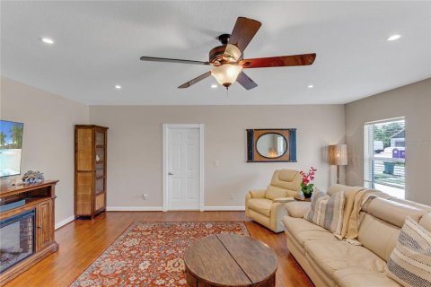 House in Port Charlotte, Florida 3 bedrooms, 186.18 sq.m. № 1885532 - photo 18