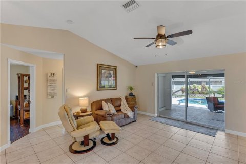 House in Port Charlotte, Florida 3 bedrooms, 186.18 sq.m. № 1885532 - photo 9